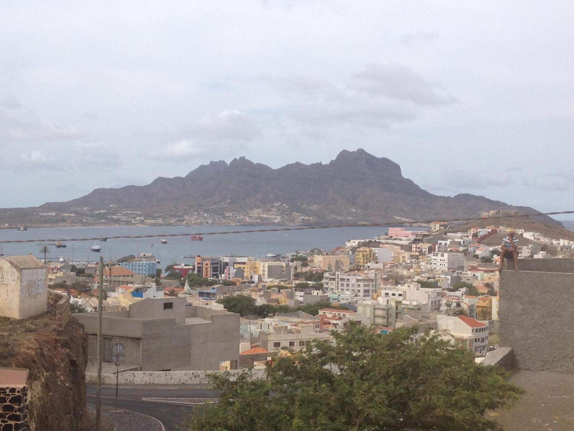 Residencial Monte Cara Bed & Breakfast Mindelo Eksteriør bilde