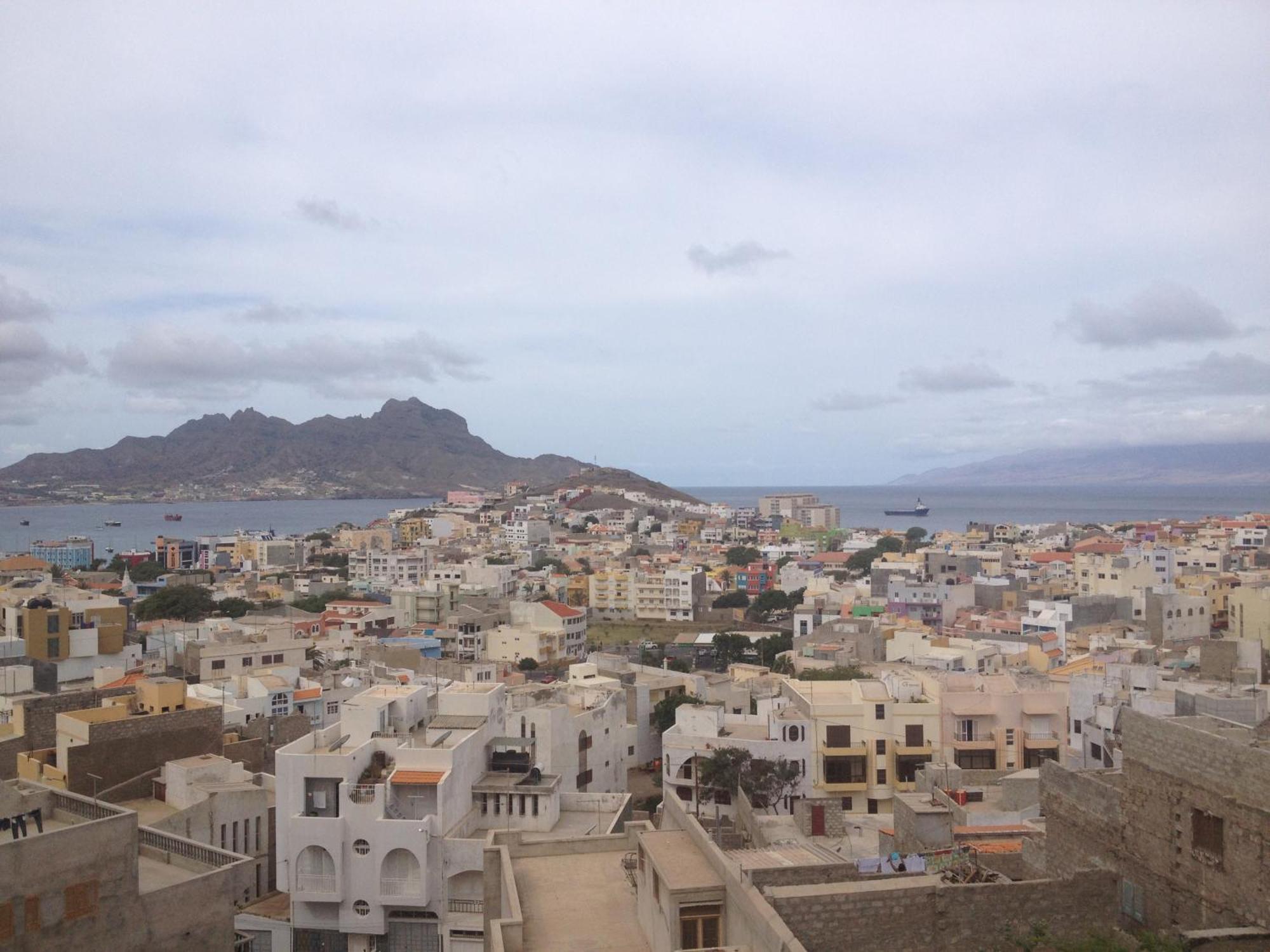 Residencial Monte Cara Bed & Breakfast Mindelo Eksteriør bilde